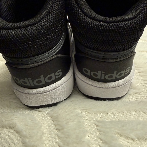 NEW Adidas Kids Black and White Sneakers
Toddler Little Boys 8 - Picture 3 of 5